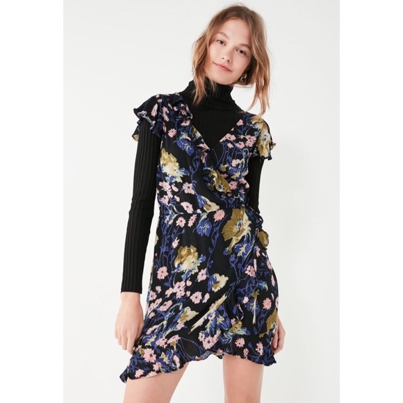 Final Sale! Urban Outfitters Floral Wrap Dress Top - Picture 5 of 5